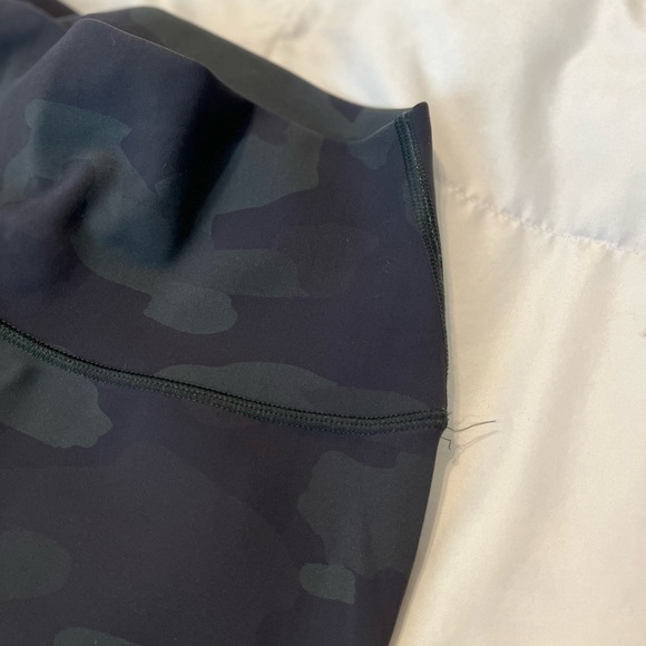 ALO High Waisted Camo Vapor Leggings - Picture 8 of 9